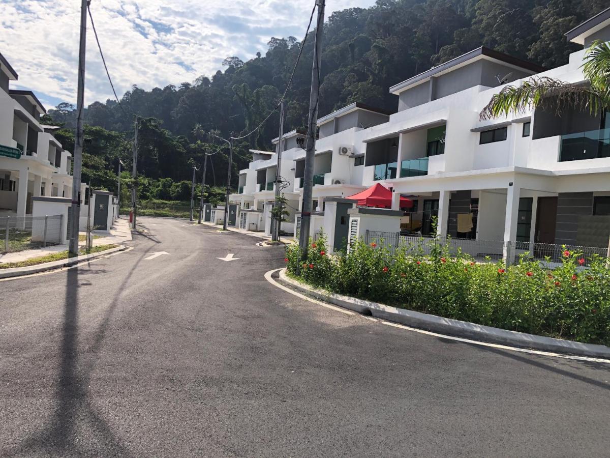 2Sty Villa - Walking Distance To The Beach Pekan Pangkor Esterno foto